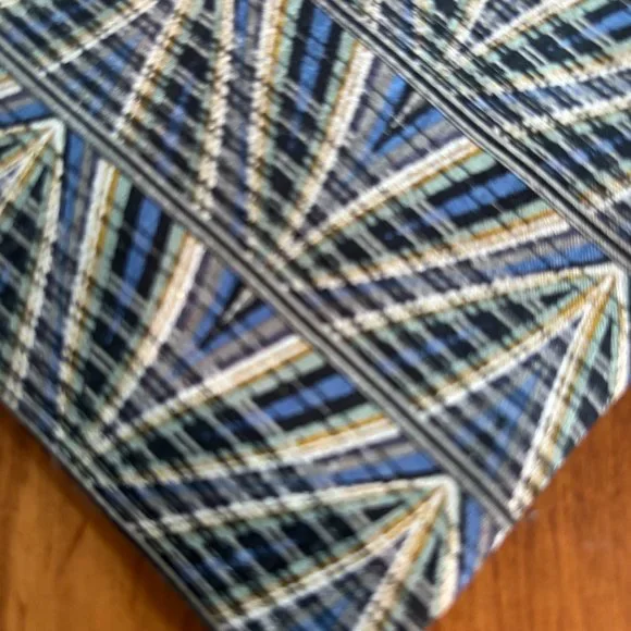 Jhane Barnes Vintage Silk Geometrical pattern tie - Picture 6 of 8